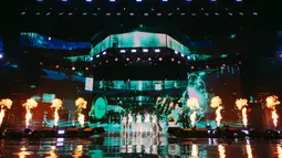 Meski lagu ITZY kebanyakan bertempo cepat dengan koreografi yang sangat dinamis, namun Lia dkk tak menunjukkan tanda-tanda tenaga terkuras habis. Mereka sangat anergik. (Foto: JYP Entertainment)