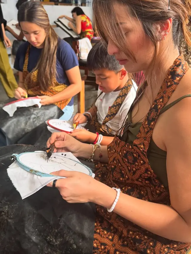 6 Model Gelang Manik Sederhana ala Nia Ramadhani, Tampak Simpel tapi Bikin Kesan Mewah