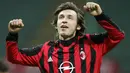 Pirlo bisa dibilang sebagai gelandang paling kreatif di zamannya. Tak hanya itu, ia juga merupakan salah satu pengumpan terbaik dan spesialis bola mati. Pirlo membuat 327 penampilan dengan mencetak 39 gol dan 61 assist di bawah asuhan Carlo Ancelotti saat menukangi AC Milan. (AFP/Paco Serinelli)