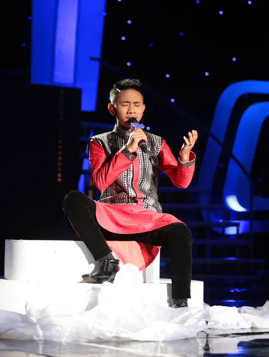 Dalam babak ini, Arin kontestan asal Cirebon harus tersenggol dari D'Academy 3. (Adrian Putra/Bintang.com)