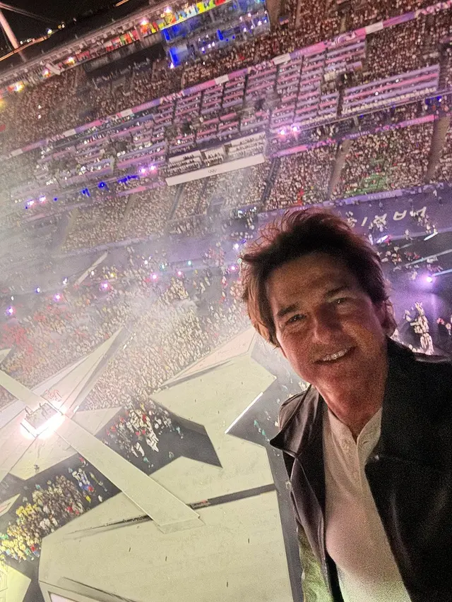 Tom Cruise dalam penutupan Olimpiade 2024. (X/ TomCruise)