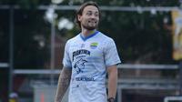 Rekrutan anyar Persib Bandung, Marc Klok. (Erwin Snaz/Bola.com)