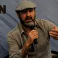 Eric Cantona saat konferensi pers peluncuran jam tangan Hautlance di Hotel Mulia, Jakarta, Jumat (17/4/2015). Cantona didaulat menjadi brand ambassador jam tangan Hautlance. (Liputan6.com/Johan Tallo)