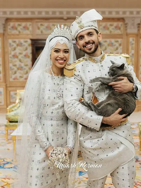 Menikah selama 10 hari, berikut gaun yang dikenakan Putri Brunei Darussalam