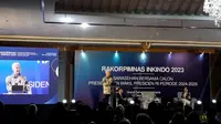 Calon presiden nomor urut tiga Ganjar Pranowo di acara Rapat Koordinasi Pimpinan Nasional (Rakorpimnas) Ikatan Nasional Konsultan Indonesia (Inkindo), Kamis (14/12/2023). (Merdeka.com/Alma Fikhasari)