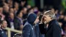 Ekspresi pelatih Inter Milan, Roberto Mancini, saat timnya kalah dari Fiorentina dalam laga Serie A Italia di Stadion di Artemio Franchi, Firenze, Senin (15/2/2016) dini hari WIB. (AFP/Andreas Solaro)