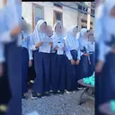 Viral Siswi Berhijab di Luwu Nyanyi Lagu Rohani, Ini Kronologinya