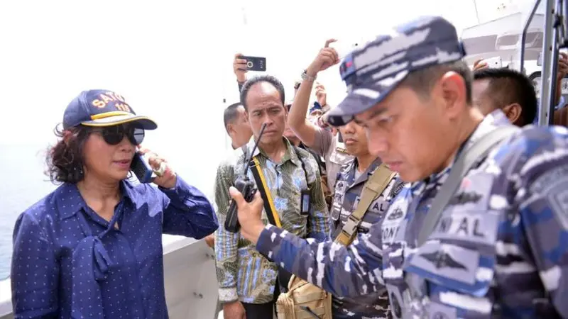 Kementerian Kelautan dan Perikanan bersama Satgas 115 kembali melakukan pemusnahan barang bukti tindak pidana perikanan dengan menenggelamkan kapal perikanan pelaku illegal fishing di Natuna. (Dok: KKP)