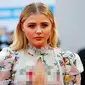 Chloe Grace Moretz berpose saat menghadiri pembukaan Festival Film Deauville American di Prancis, (2/9). Chloe dan Brooklyn dikabarkan telah putus akibat Brooklyn belum ingin mejalani hubungan lebih serius dengan Chloe. (AFP PHOTO/CHARLY TRIBALLEAU)