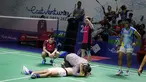 Perasaan sedih dialami oleh pelatih ganda putra Malaysia, Rexy Mainaky, yang juga mendampingi anak asuhnya, Aaron Chia/Soh Wooi Yik, usai cedera yang dialami oleh Yeremia pada saat laga tersisa satu poin untuk pasangan Pramudya/Yeremia. (Bola.com/Bagaskara Lazuardi)
