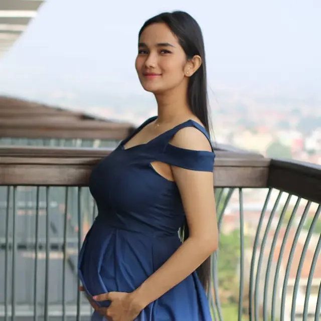 7 Gaya Baby Bump Faby Marcelia Pemeran Cucu dalam Sinetron Dunia Terbalik