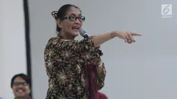 Aktris Jajang C. Noer saat menjadi pembicara dalam diskusi Kebangsaan di Masjid Raya KH Hasyim Ashari, Jakarta, Rabu (09/8).Diskusi mengusung tema Ancaman Radikalisme Terhadap Keutuhan NKRI. (Liputan6.com/Herman Zakharia)