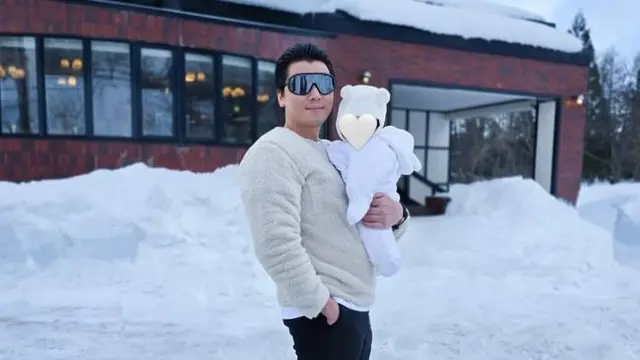 Potret Seru Syahrini Ajak Princess R Pertama Kali Main Salju (credit: instagram/princessyahrini)