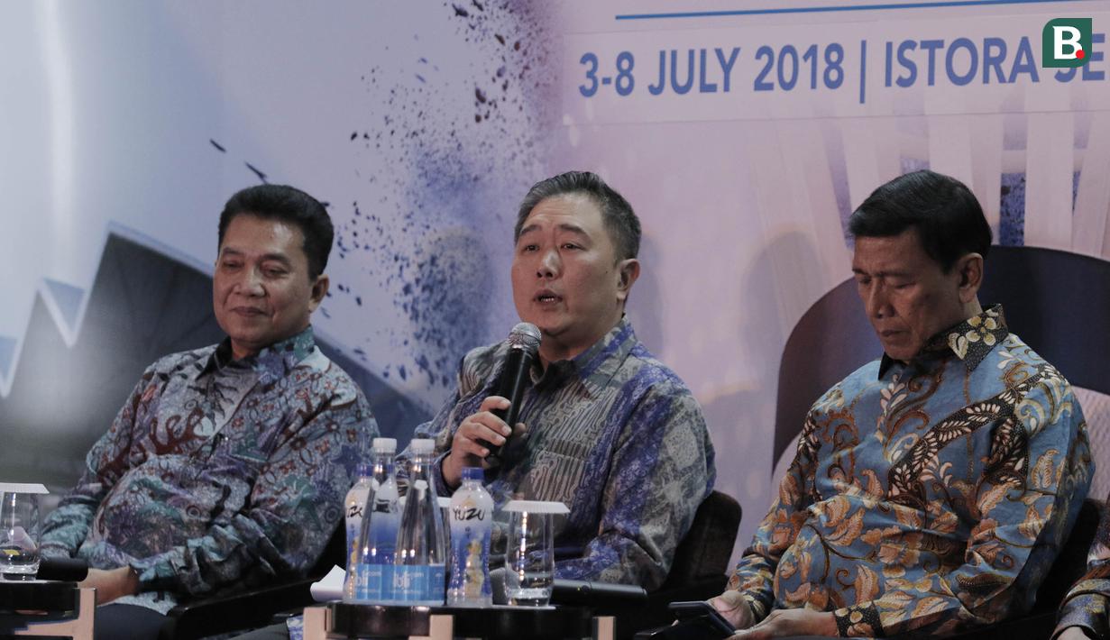CEO Blibli.com, Kusumo Martanto, saat konferensi pers jelang Indonesia Open 2018 di Hotel Fairmont, Jakarta, Senin (14/5/2018). Blibli Indonesia Open 2018 ini memperebutkan hadiah total senilai USD 1.250.000. (Bola.com/M Iqbal Ichsan)