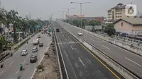 Kendaraan melintasi jalan tol Kebon Bawang, Tanjung Priok, Jakarta, Kamis (5/11/2020). Tarif baru Tol Jakarta Outer Ring Road (JORR) I, Jalan Tol Akses Tanjung Priok (ATP) dan Jalan Tol Pondok Aren-Ulujami mengalami kenaikan Rp 1.000 hingga Rp 1.500 dalam waktu dekat. (Liputan6.com/Faizal Fanani)