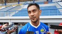 Gelandang asing Persib Bandung, Omid Nazari. (Bola.com/Erwin Snaz)