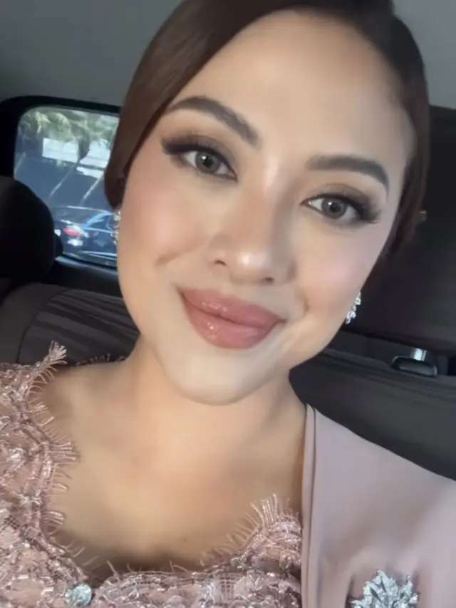 Cynthia Ganesha Istri Giring saat Pelantikan Wakil Menteri. [@cynthiaganesha]