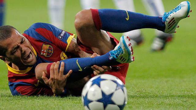 10 Pesepak Bola yang Lihai 'Menyelam'