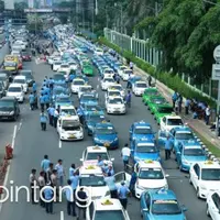 Inilah kata pengamat dari Masyarakat Transportasi Indonesia Djoko Setijowarno soal perseteruan taksi online dan taksi konvensional.
