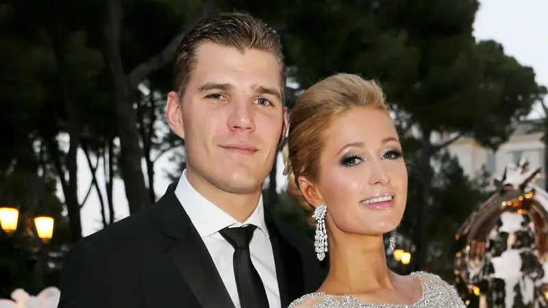 Paris Hilton dan Chris Zylka