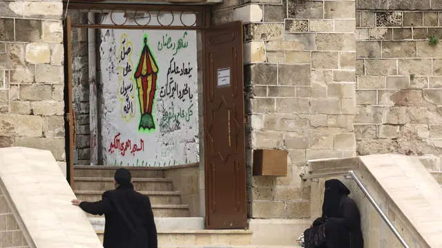 Masjid Tertua dan Terbesar di Gaza Luluh Lantak Dibombardir Israel, Warga Palestina: Ini Biadab
