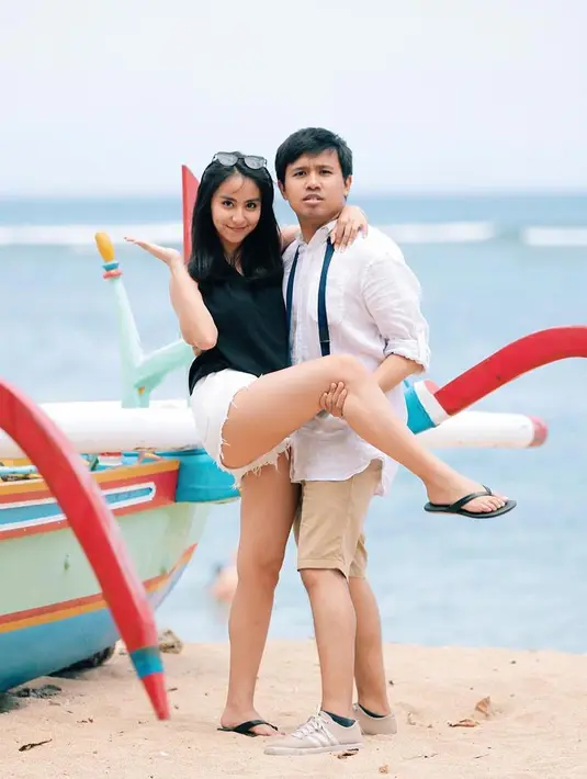 Joshua Suherman dan Clairine Clay