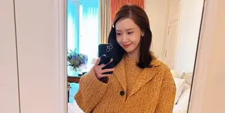 Seperti inilah potret cantik Yoona SNSD saat di acara brand Miu Miu. Ia tampil cantik elegan dengan mengenakan blazer dan rok. [Foto: instagram/yoona__lim]