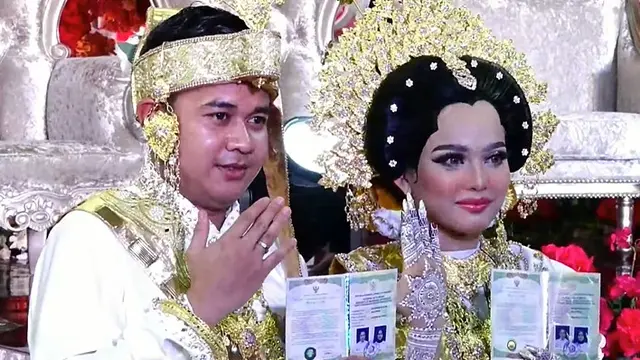 Putri Isnari dan Abdul Aziz