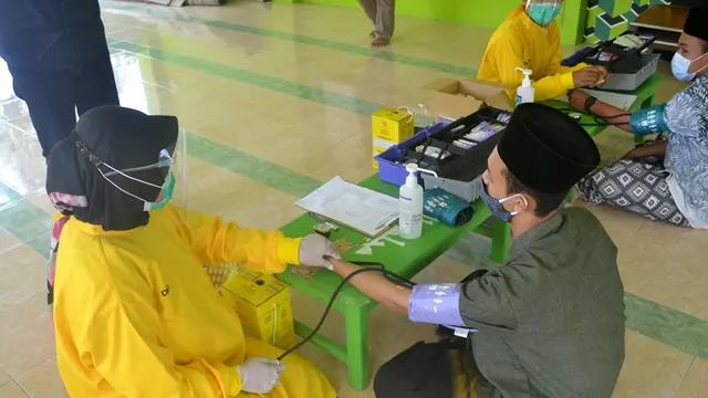 Santri penyintas Covid-19 di Pondok Pesantren El Bayan, Majenang, Cilacap, siap mendonorkan plasma konvalesen untuk pasien Covid-19. (Foto: Liputan6.com/Muhamad Ridlo)