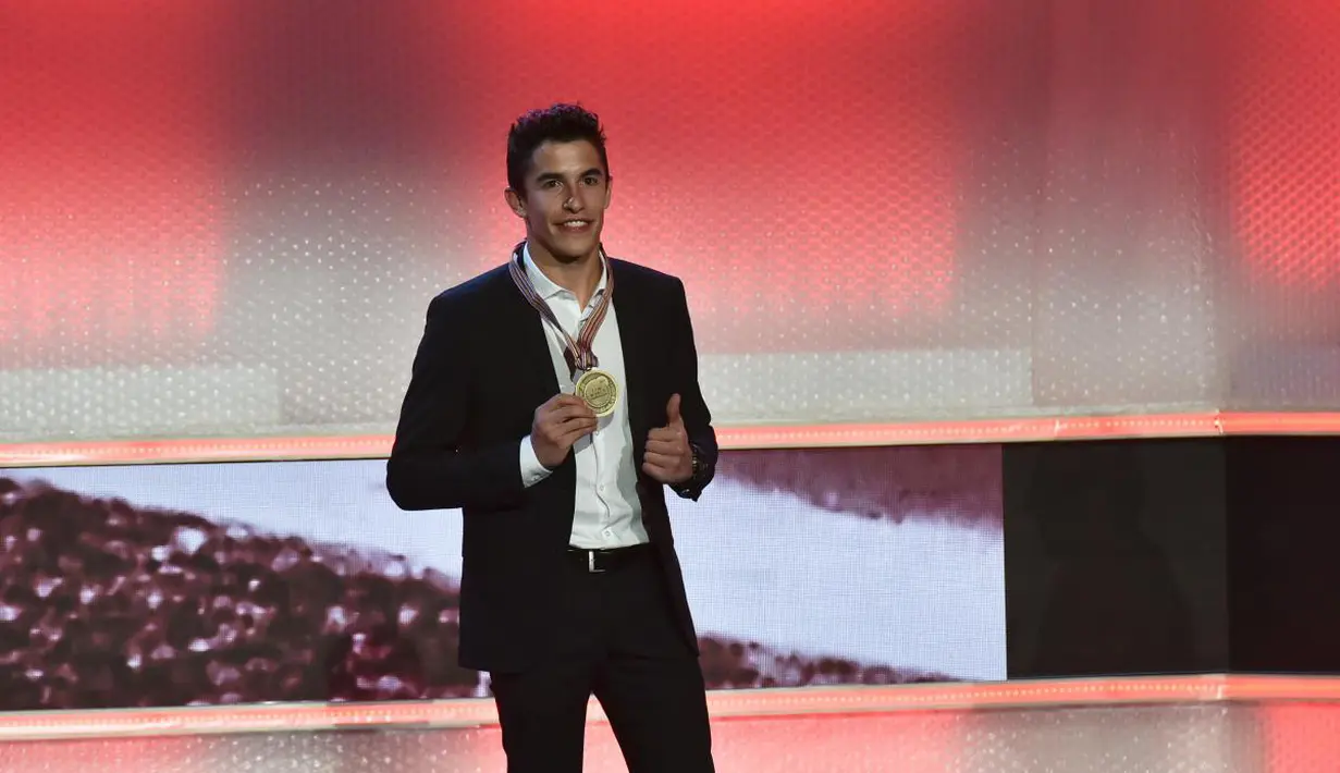 Marc Marquez saat menerima penghargaan FIM Awards di Palacio de Congresos, Spanyol, Minggu(8/11/2015.  (Motogp.com)