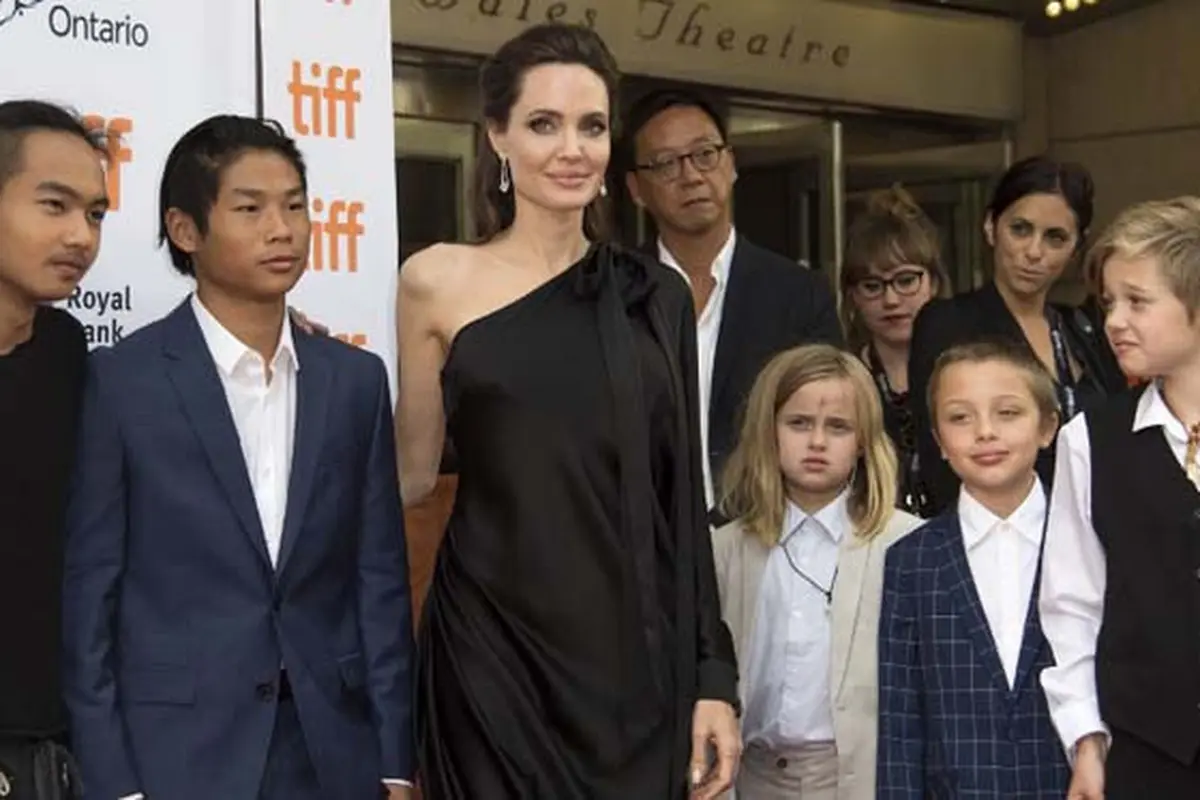 [Bintang] Angelina Jolie
