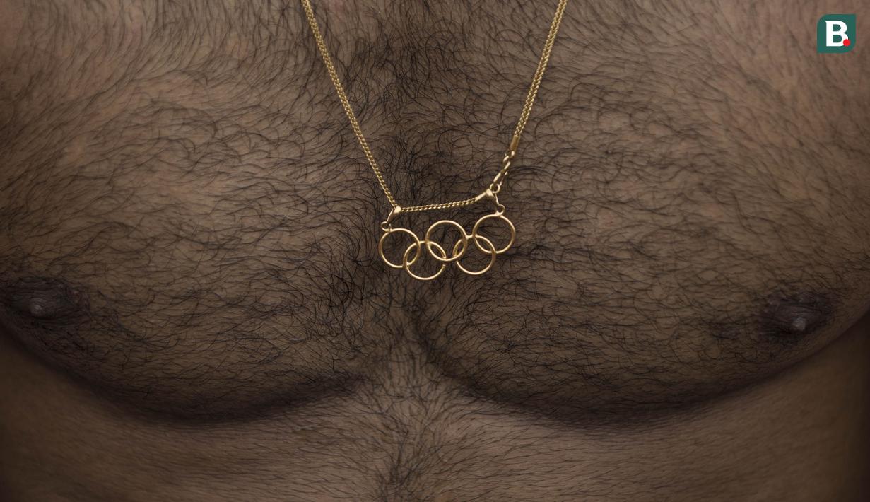 Atlet atletik asal India memakai kalung logo olimpiade saat latihan di Stadion Madya Senayan, Jakarta, Sabtu (10/2/2018). Latihan ini merupakan persiapan jelang Invitation Tournament Asian Games 2018. (Bola.com/Vitalis Yogi Trisna)