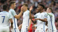 Para pemain Inggris merayakan gol ke gawang Malta pada laga Grup F kualifikasi Piala Dunia 2018 zona Eropa di Wembley Stadium, London, Sabtu (8/10/2016). (AFP/Ian Kington)