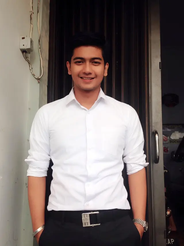 7 Potret Teuku Ryan, Calon Suami Ria Ricis yang Curi Perhatian