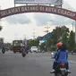 Gerbang timur kota Cilacap, Jawa Tengah. Hari tanpa bayangan Cilacap bakal terjadi pada Minggu, 13 Oktober 2019, pukul 11.30.20 WIB. (Foto: Liputan6.com/Muhamad Ridlo)