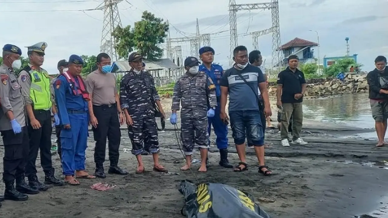 Jasad tanpa identitas dievakuasi dari dasar selat Bali