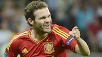 Selebrasi gol winger Spanyol Juan Mata ke gawang Italia di laga final Euro 2012 yang berlangsung di Olympic Stadium, Kiev, 1 Juli 2012. Spanyol unggul 4-0 (2-0). AFP PHOTO / PIERRE-PHILIPPE MARCOU