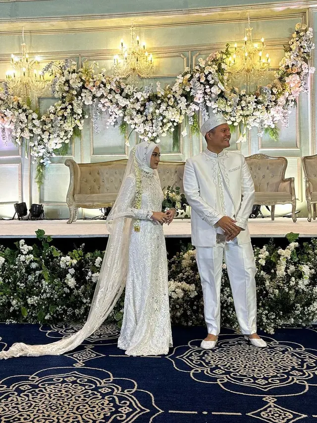 6 Momen Pernikahan Memes Prameswari dan Adya Laksmana, Tampil Menawan Pakai Hijab