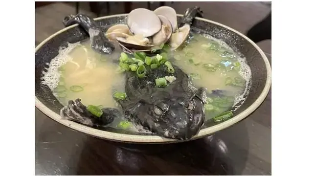 6 Potret Ramen dengan Topping Nyeleneh Ini Bikin Geleng Kepala, Enggak Terbayangkan
