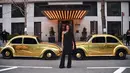 Musikus sekaligus selebriti Ciara saat tiba menghadiri peluncuran Shine Collection Pandora Jewelry di New York City (14/3). Pandora Shine mengeluarkan koleksi terbarunya, perhiasan emas 18 karat. (Bryan Bedder/Getty Images/AFP)