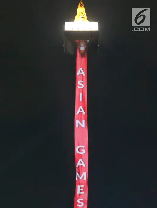 Video mapping Asian Games 2018 menghiasi Tugu Monas, Jakarta, Senin (13/8). Memeriahkan Asian Games 2018 video mapping dapat disaksikan pada Sabtu dan Minggu dari tanggal 17 Agustus - 2 September. (Liputan6.com/Immanuel Antonius)