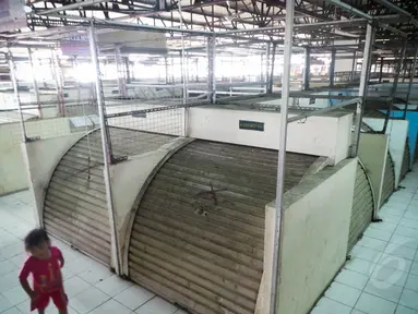 Suasana kios di Pasar Blok G Tanah Abang, Jakarta, Selasa (26/8/14). (Liputan6.com/Faizal Fanani)