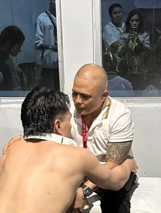 "Makasih banyak buat semuanya yang udah support dari awal, maaf belum bisa menang malem ini… respect buat @elelrumi udah kasih yang terbaik di ring tadi!," tulis jefrinichol dalam unggahan 18 November. [Instagram/jefrinichol]