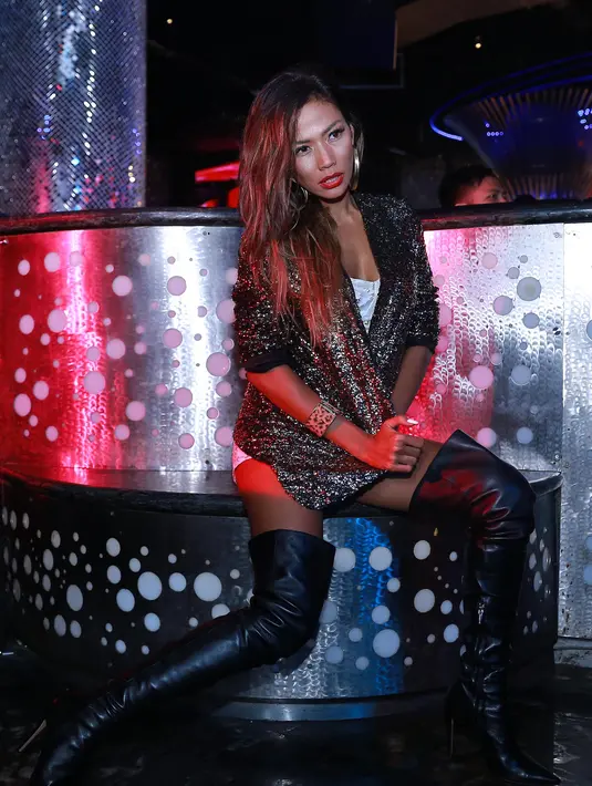 Lama vakum dari dunia musik, lantaran menetap di Hong Kong, kini ia tengah mempersiapkan single sebagai bentuk kembalinya Shanty menekuni kariernya di industri musik Tanah Air. (Galih W. Satria/Bintang.com)