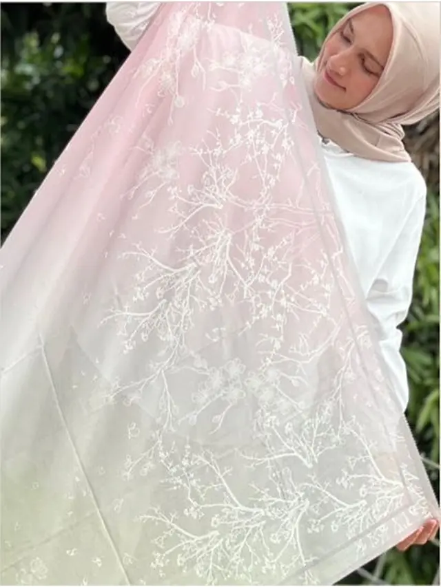 Berhijab Sejak 2019 Lalu, Ini 6 Potret Terbaru Sarah Amalia Mantan Istri Ariel NOAH