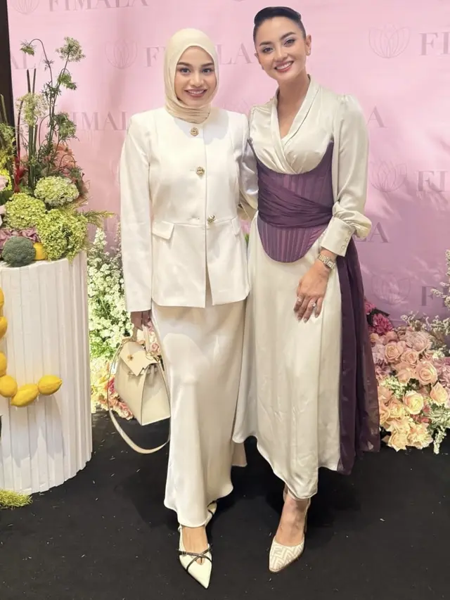 Aurel Hermansyah tampil serba putih saat hadir di acara Ririn Ekawati. [@aurelie.hermansyah]