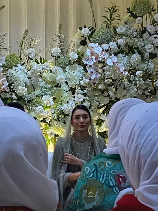 6 Potret Tyas Mirasih di Momen Pengajian Jelang Nikah dengan Tengku Tezi, Menawan
