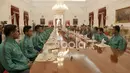 Timnas Indonesia saat makan siang bersama Presiden RI, Joko Widodo di Istana Negara, (19/12/2016). (Bola.com/Nicklas Hanoatubun)