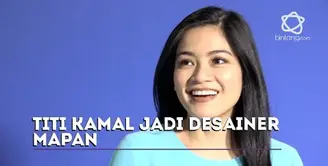 Titi Kamal dan peran Silvi di dalam film Insya Allah Sah.