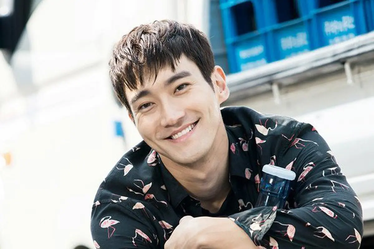 Kunjungi Indonesia, Gaya Santai Siwon Super Junior Jadi Sorotan